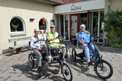 Tijdens-een-van-de-Fietsmaatjestochten-met-de-eigen-driewielers